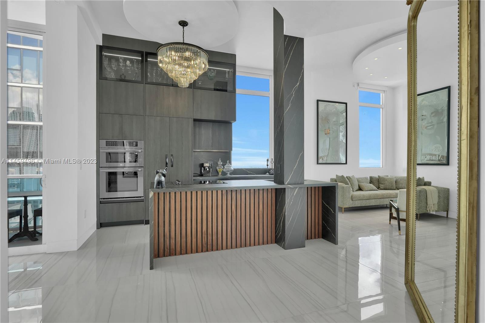 725 NE 22nd St Unit: PH2F