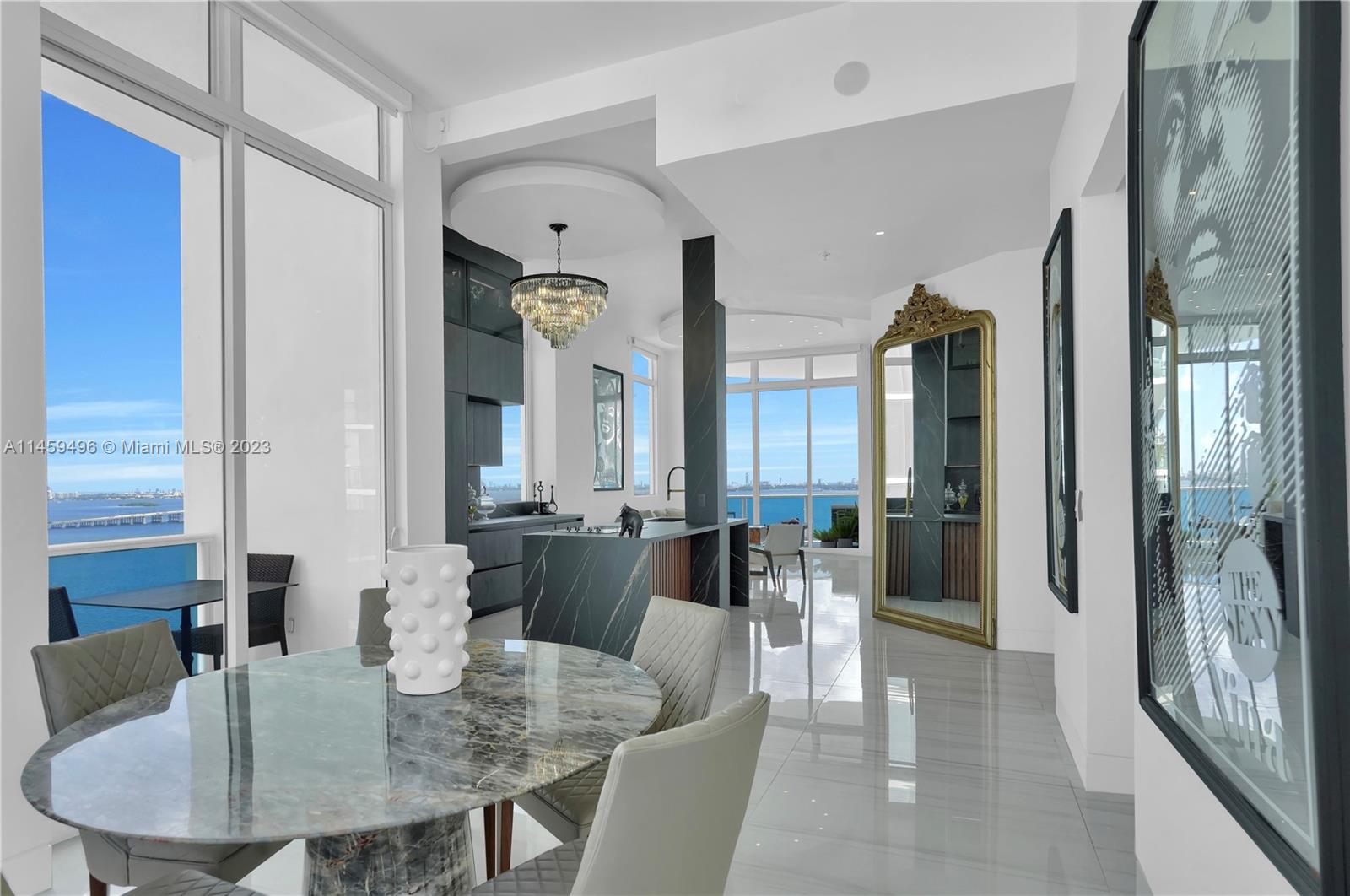 725 NE 22nd St Unit: PH2F