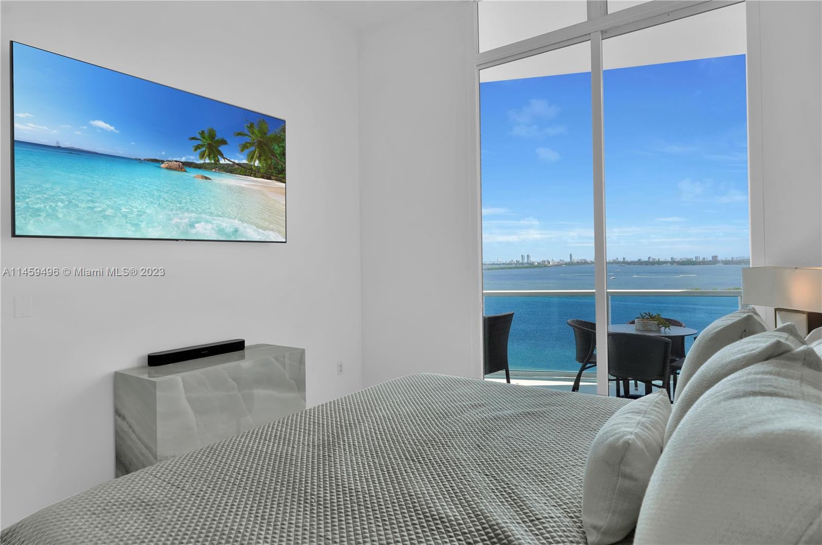 725 NE 22nd St Unit: PH2F