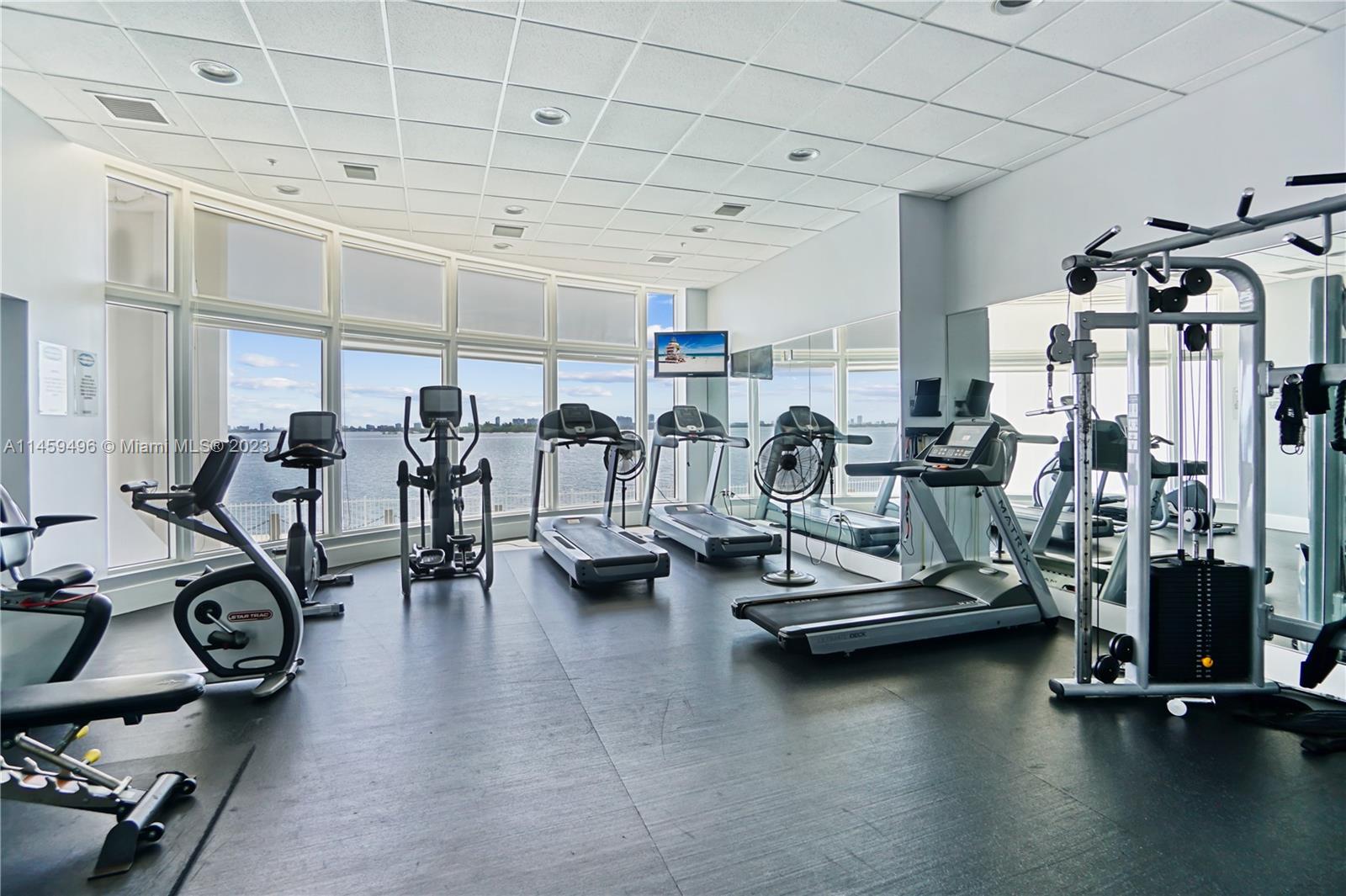 725 NE 22nd St Unit: PH2F