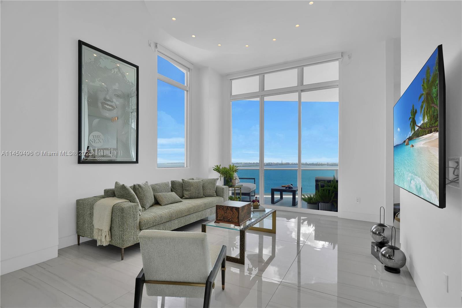 725 NE 22nd St Unit: PH2F