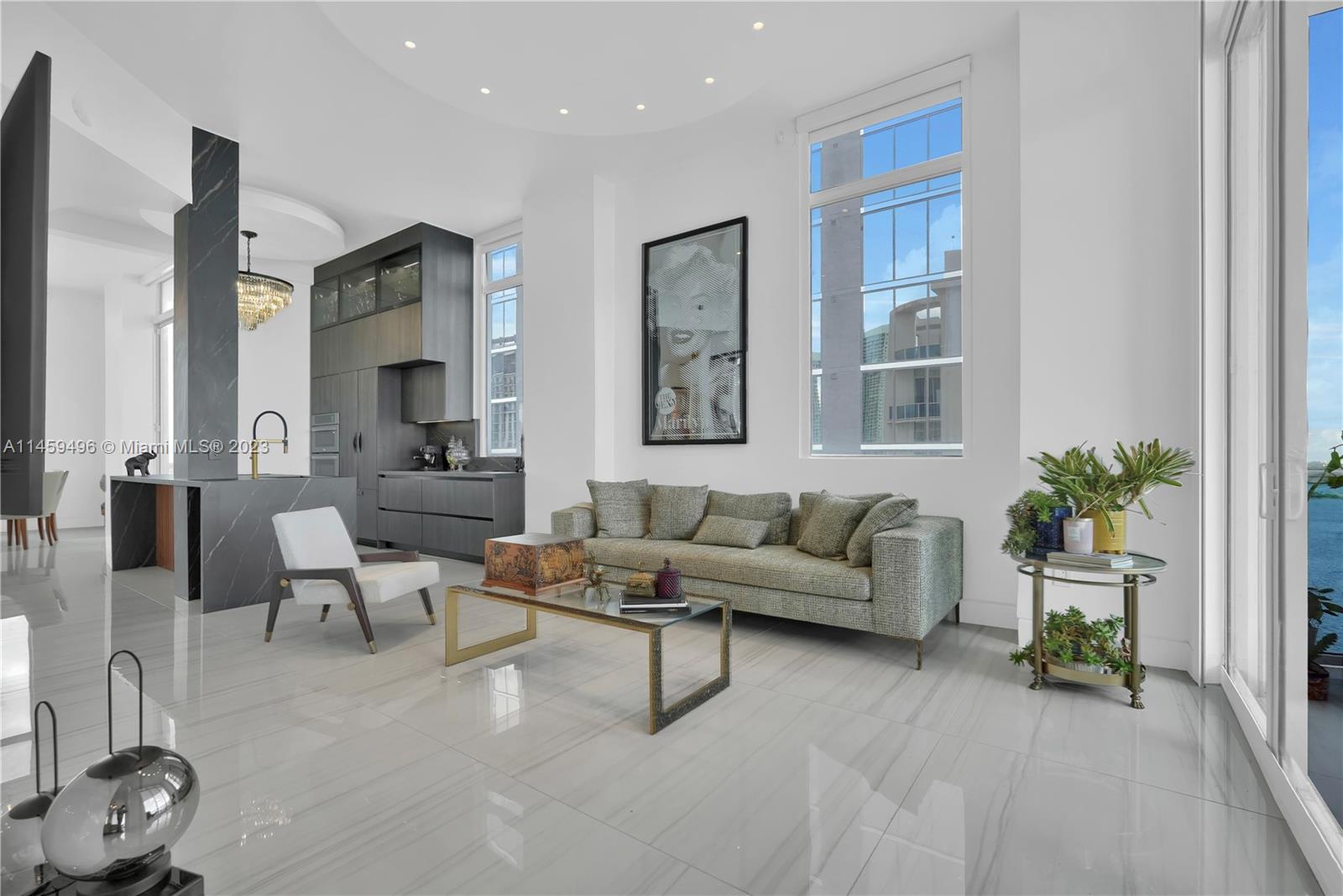 725 NE 22nd St Unit: PH2F