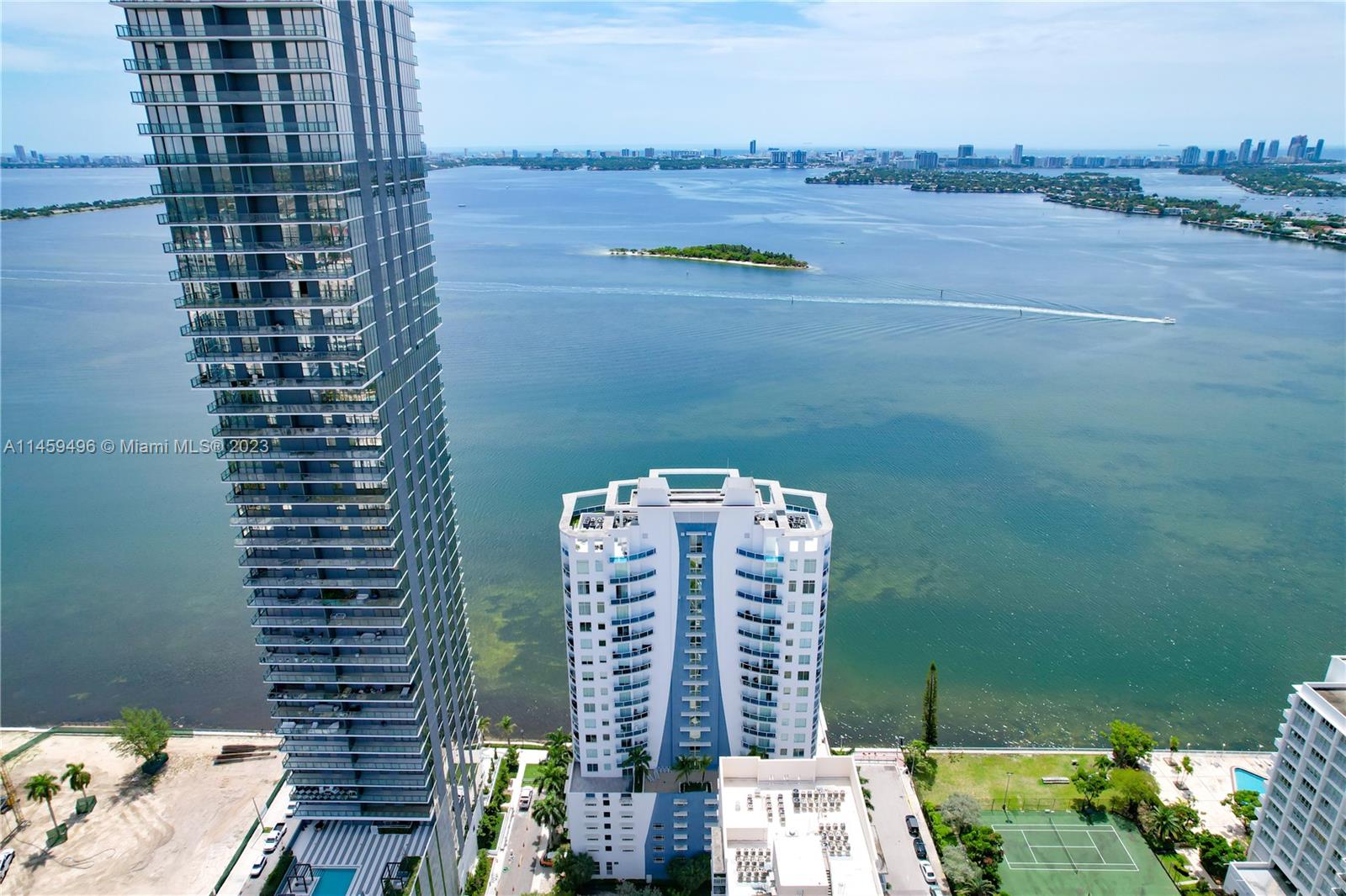 725 NE 22nd St Unit: PH2F