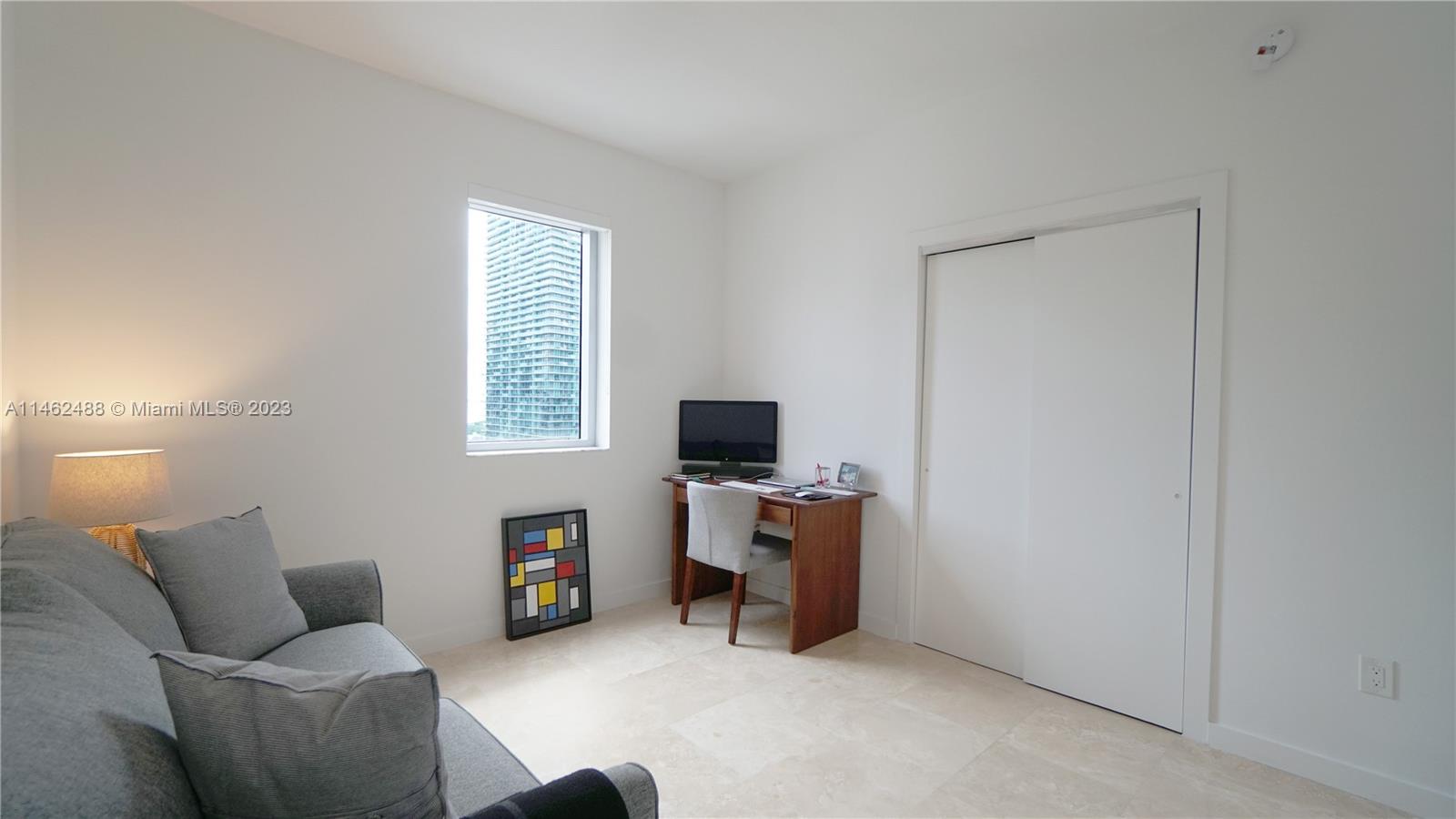 1060 Brickell Ave # 2811