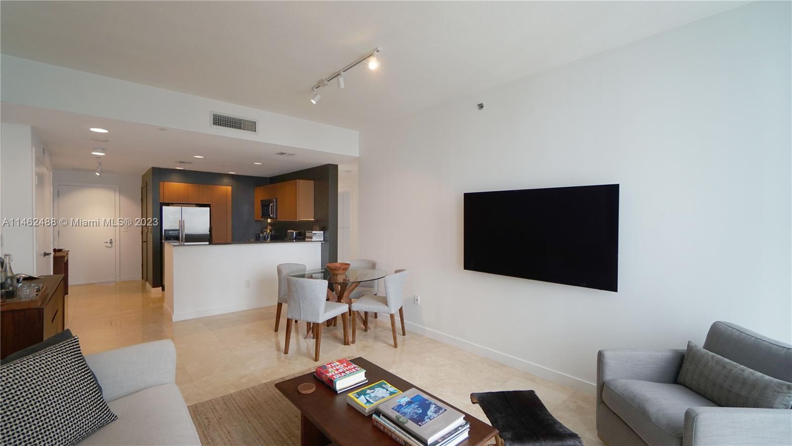 1060 Brickell Ave # 2811