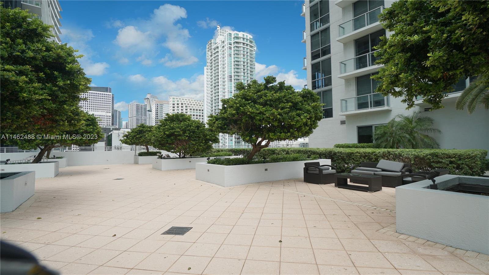 1060 Brickell Ave # 2811