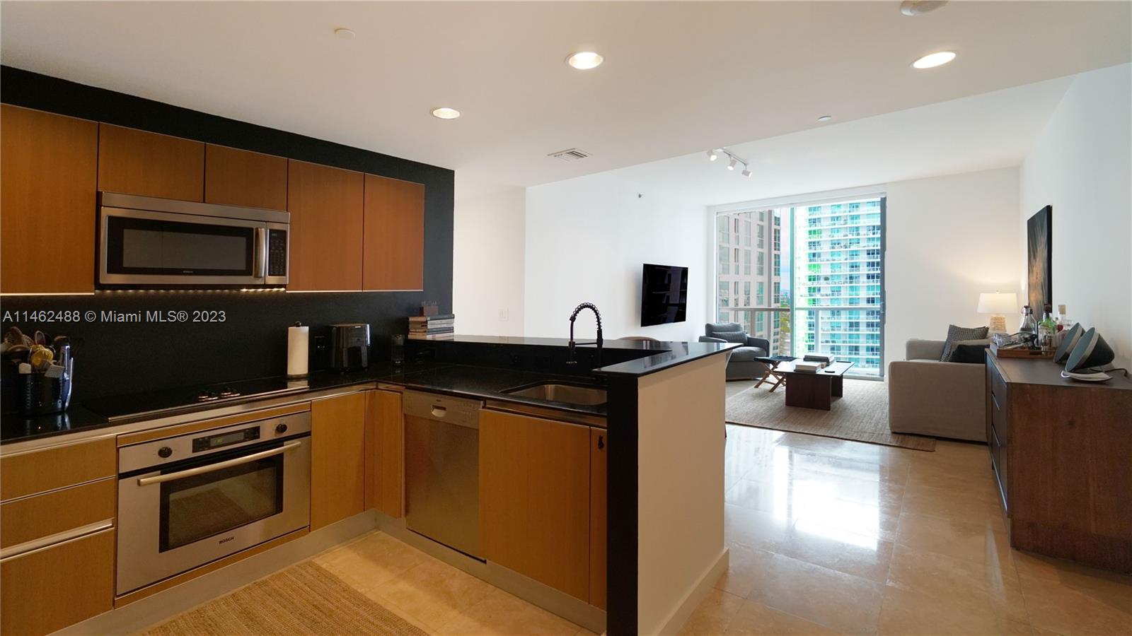 1060 Brickell Ave # 2811