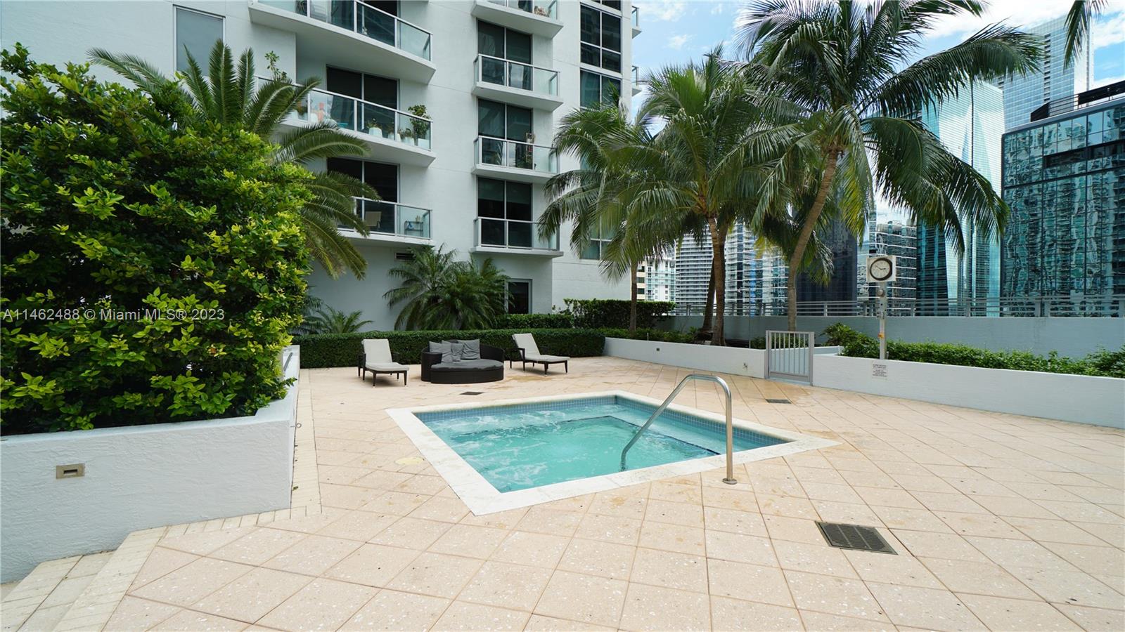 1060 Brickell Ave # 2811