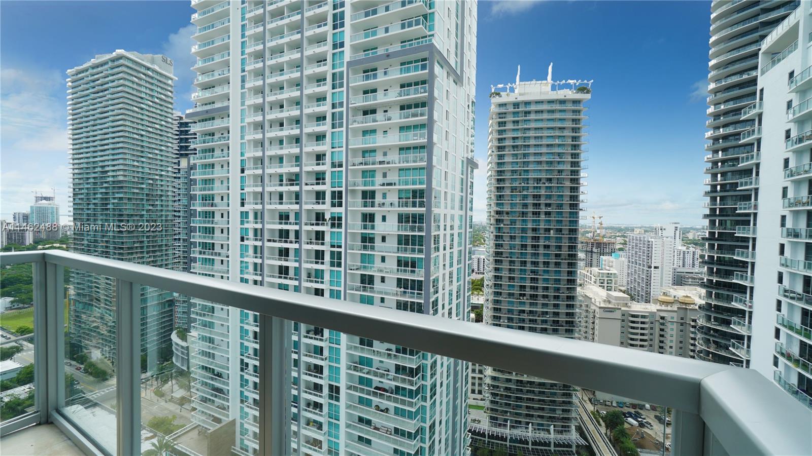 1060 Brickell Ave # 2811