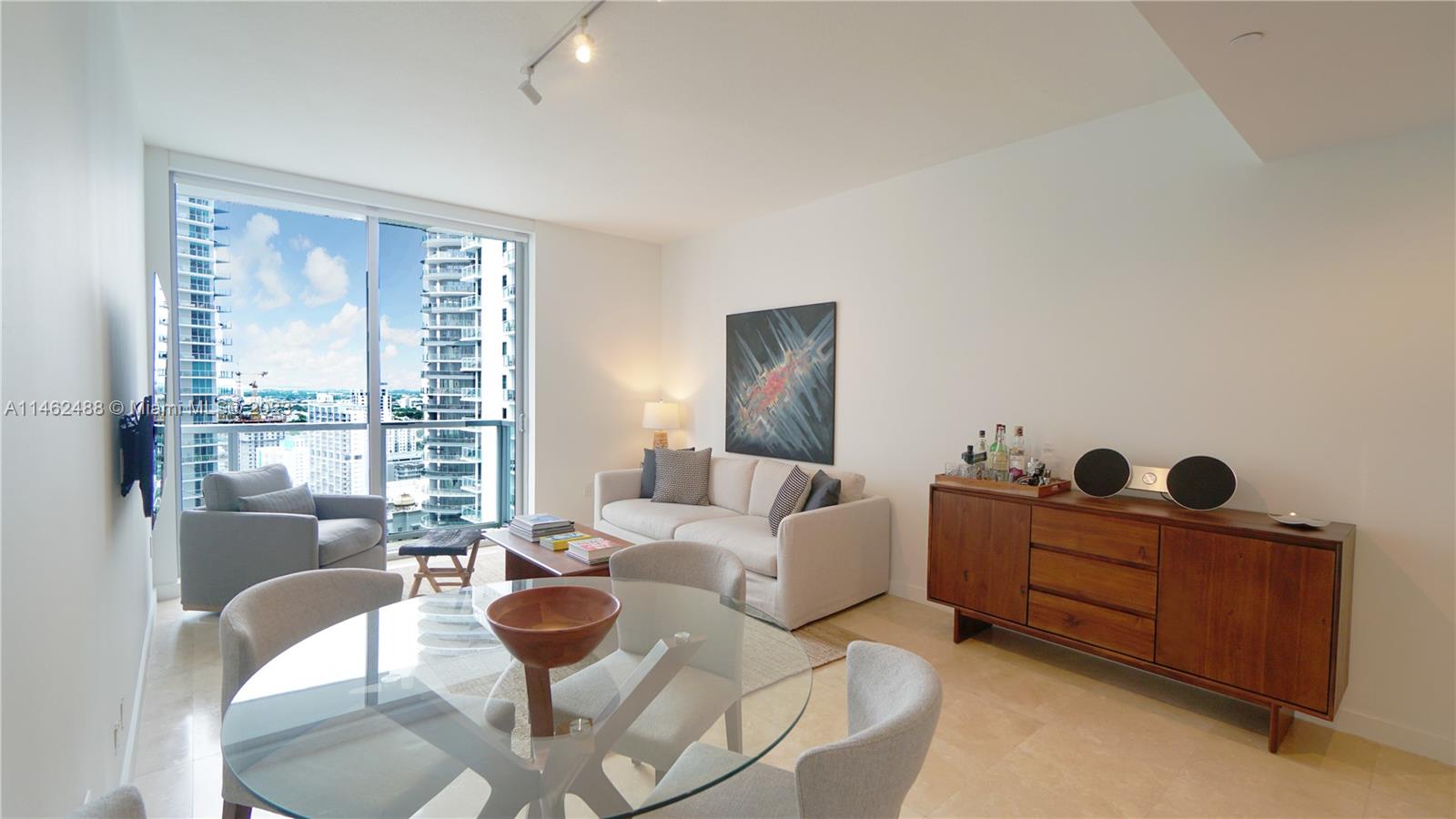 1060 Brickell Ave # 2811