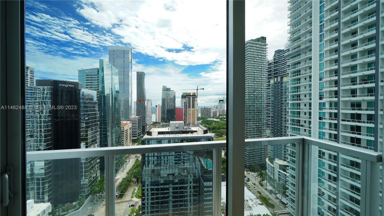 1060 Brickell Ave # 2811