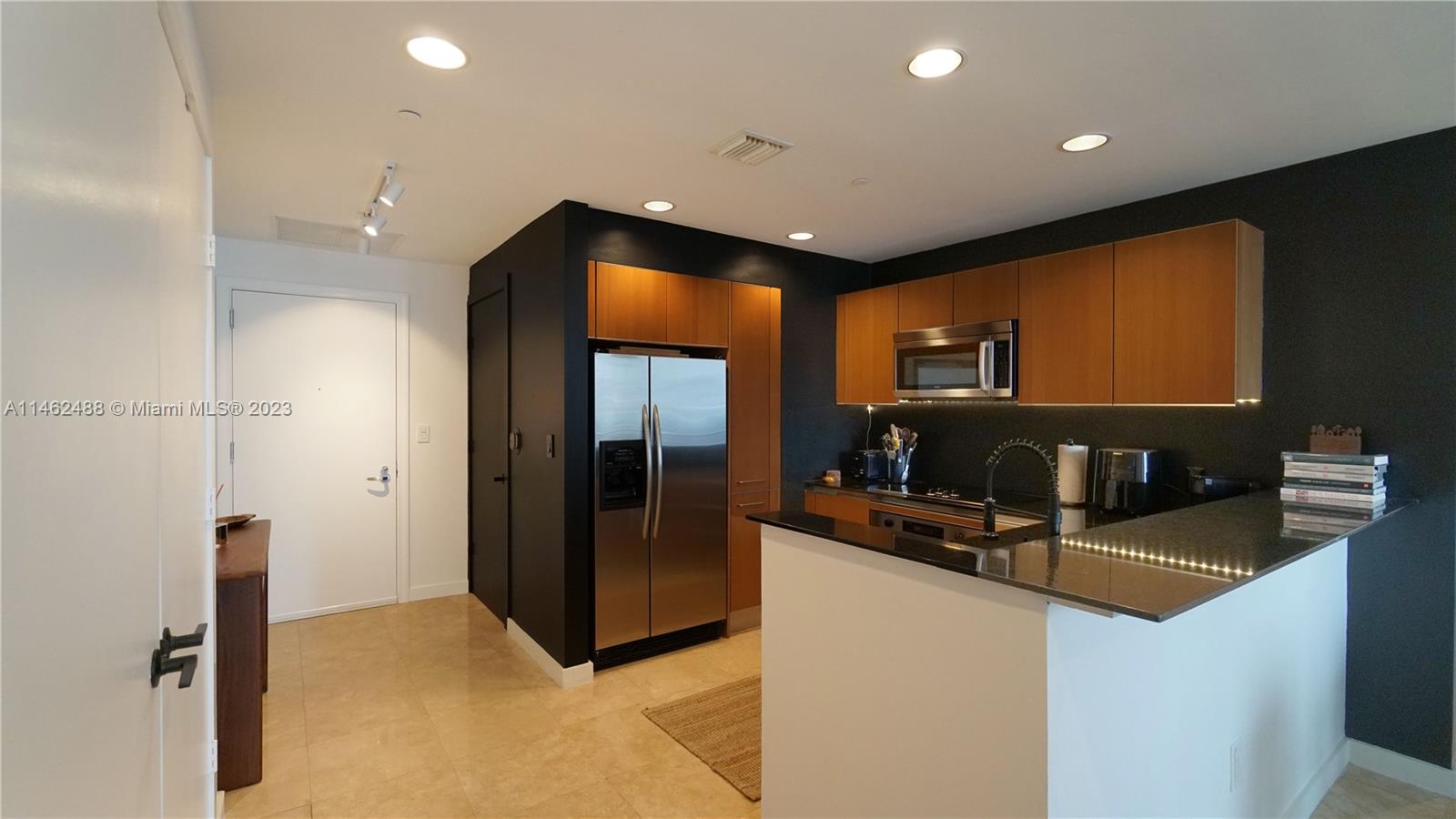 1060 Brickell Ave # 2811