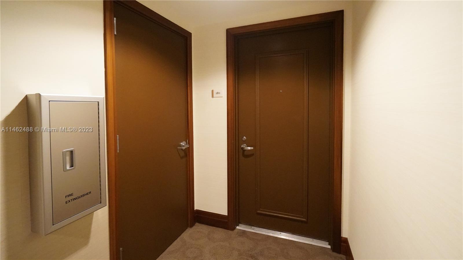 1060 Brickell Ave # 2811