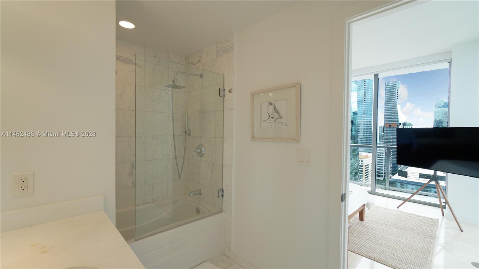 1060 Brickell Ave # 2811