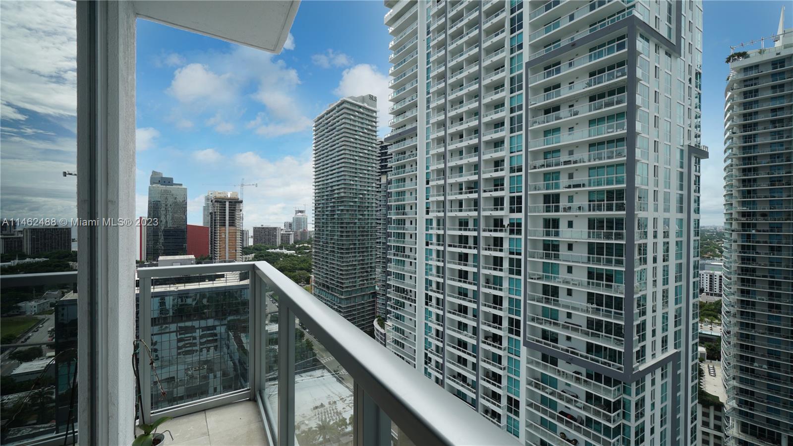 1060 Brickell Ave # 2811