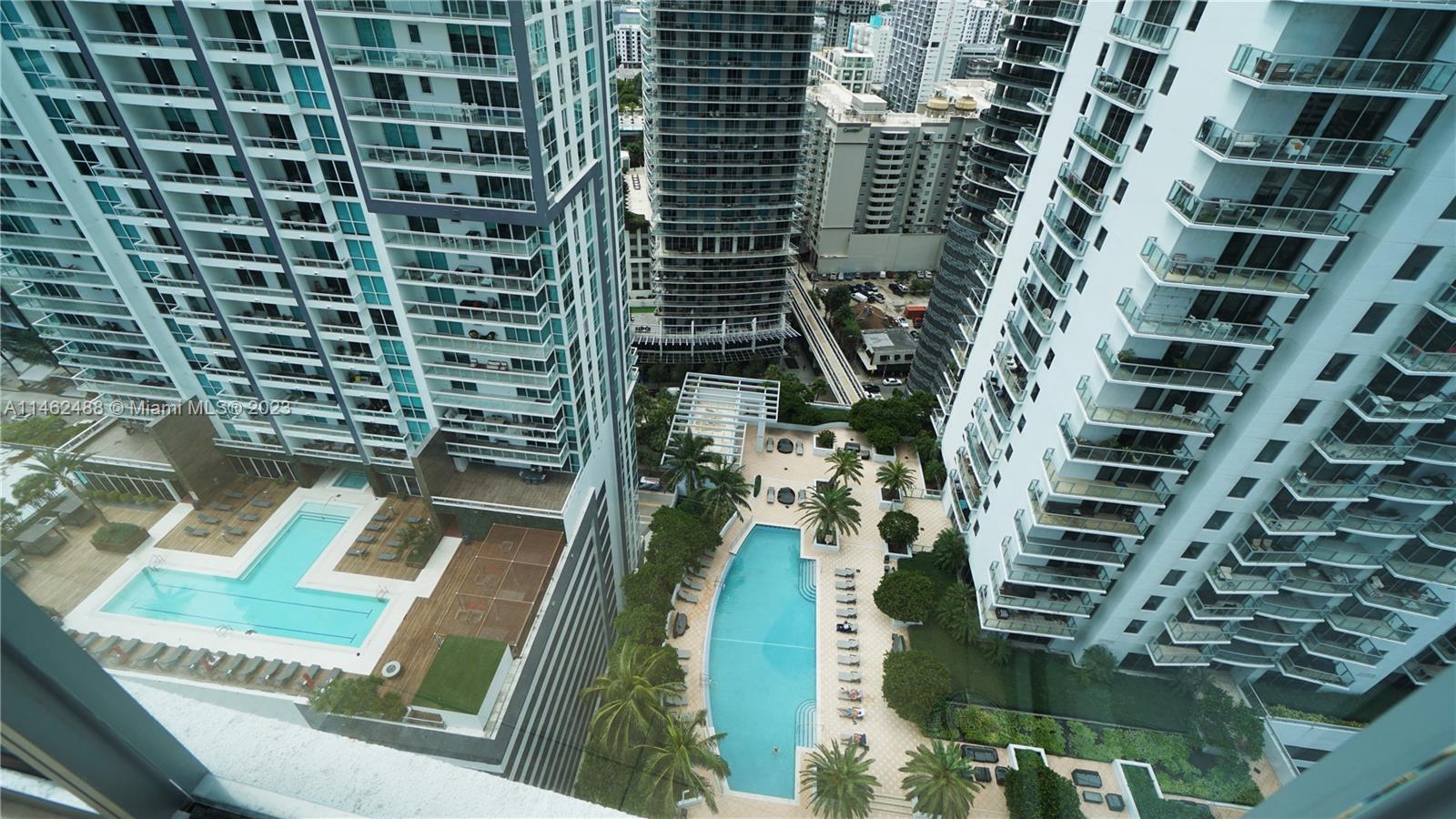1060 Brickell Ave # 2811