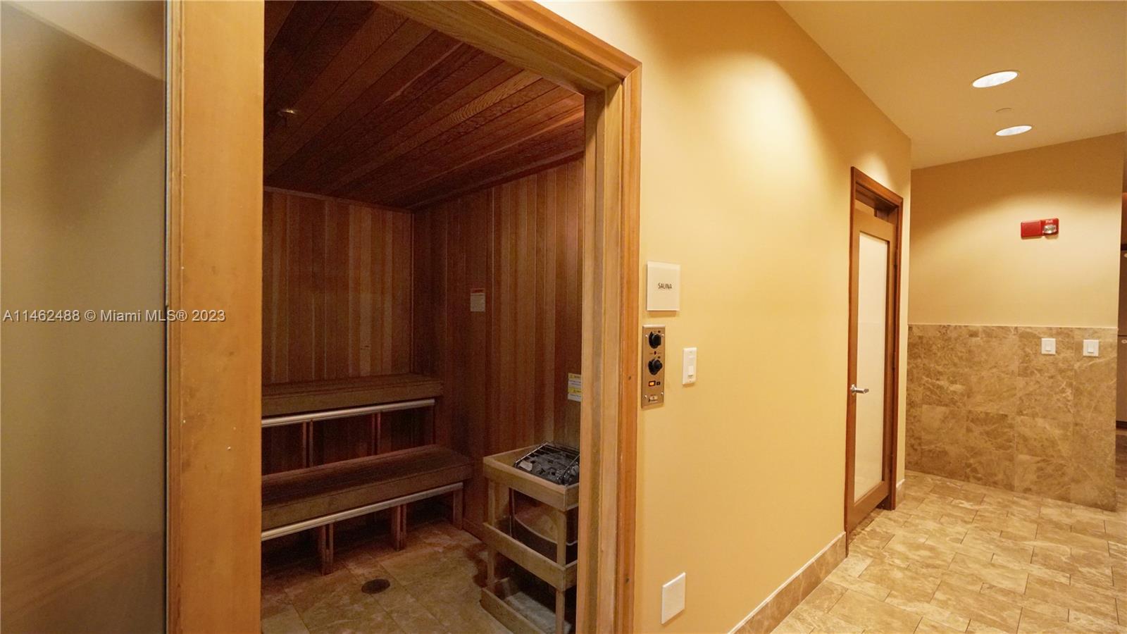 1060 Brickell Ave # 2811