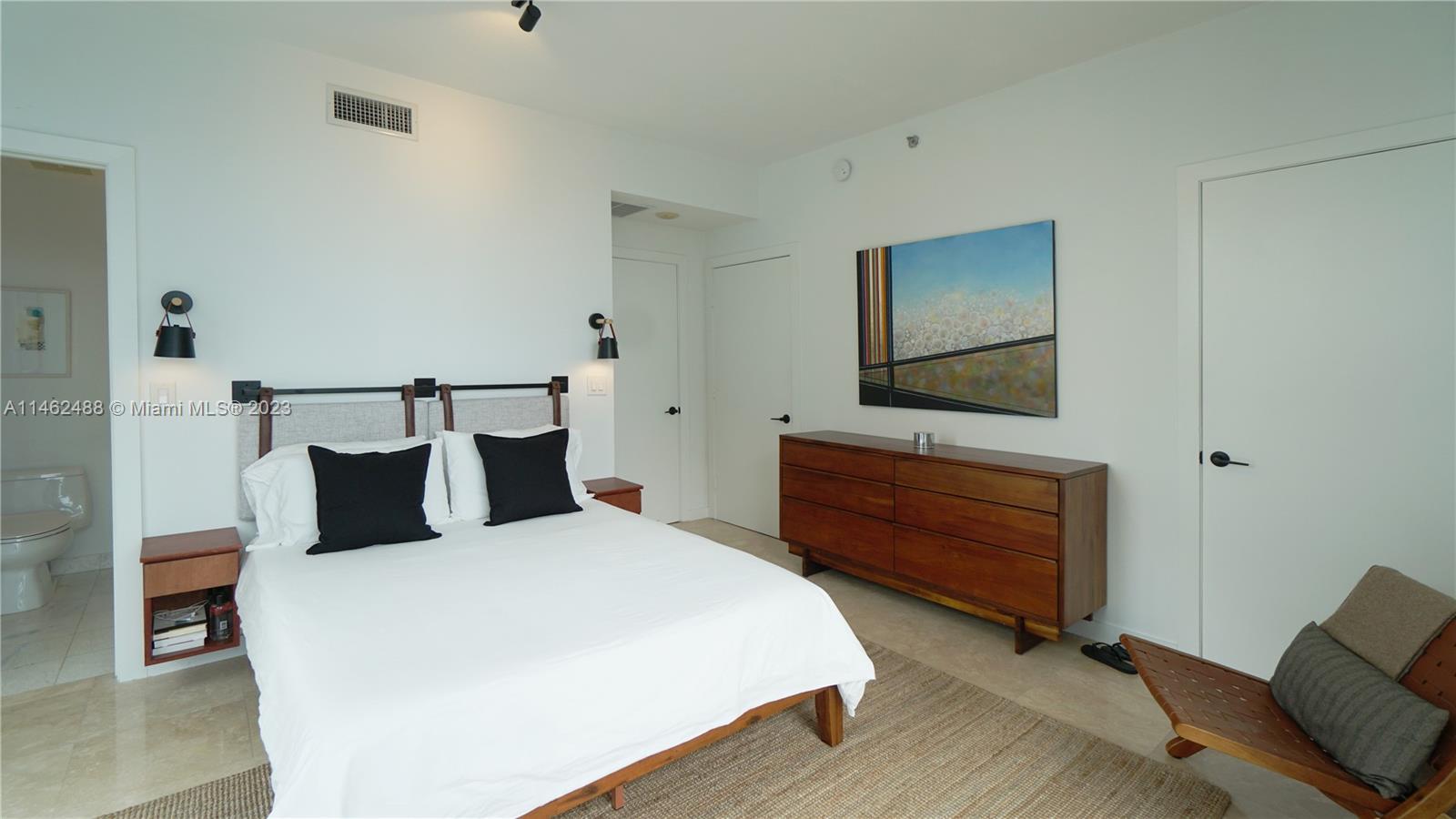 1060 Brickell Ave # 2811