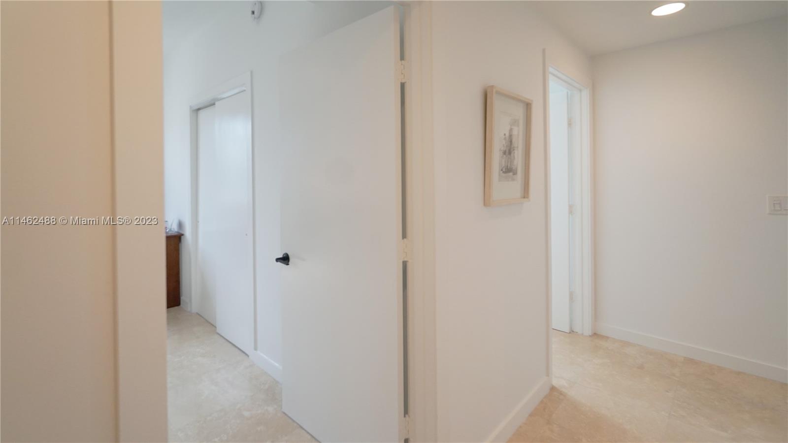 1060 Brickell Ave # 2811