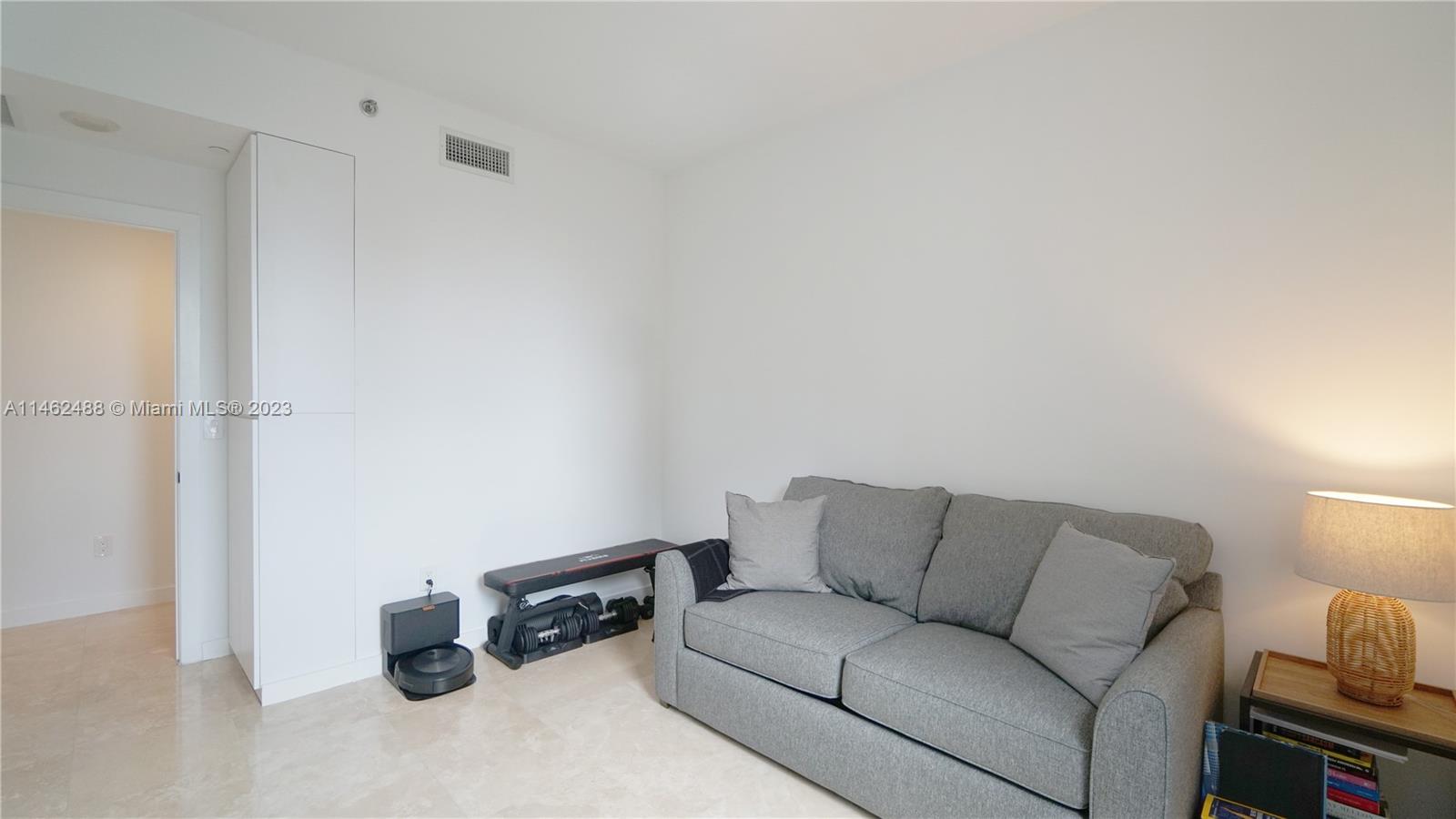 1060 Brickell Ave # 2811