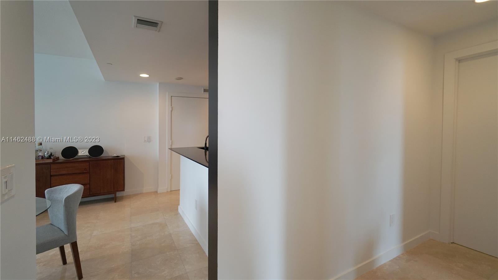 1060 Brickell Ave # 2811