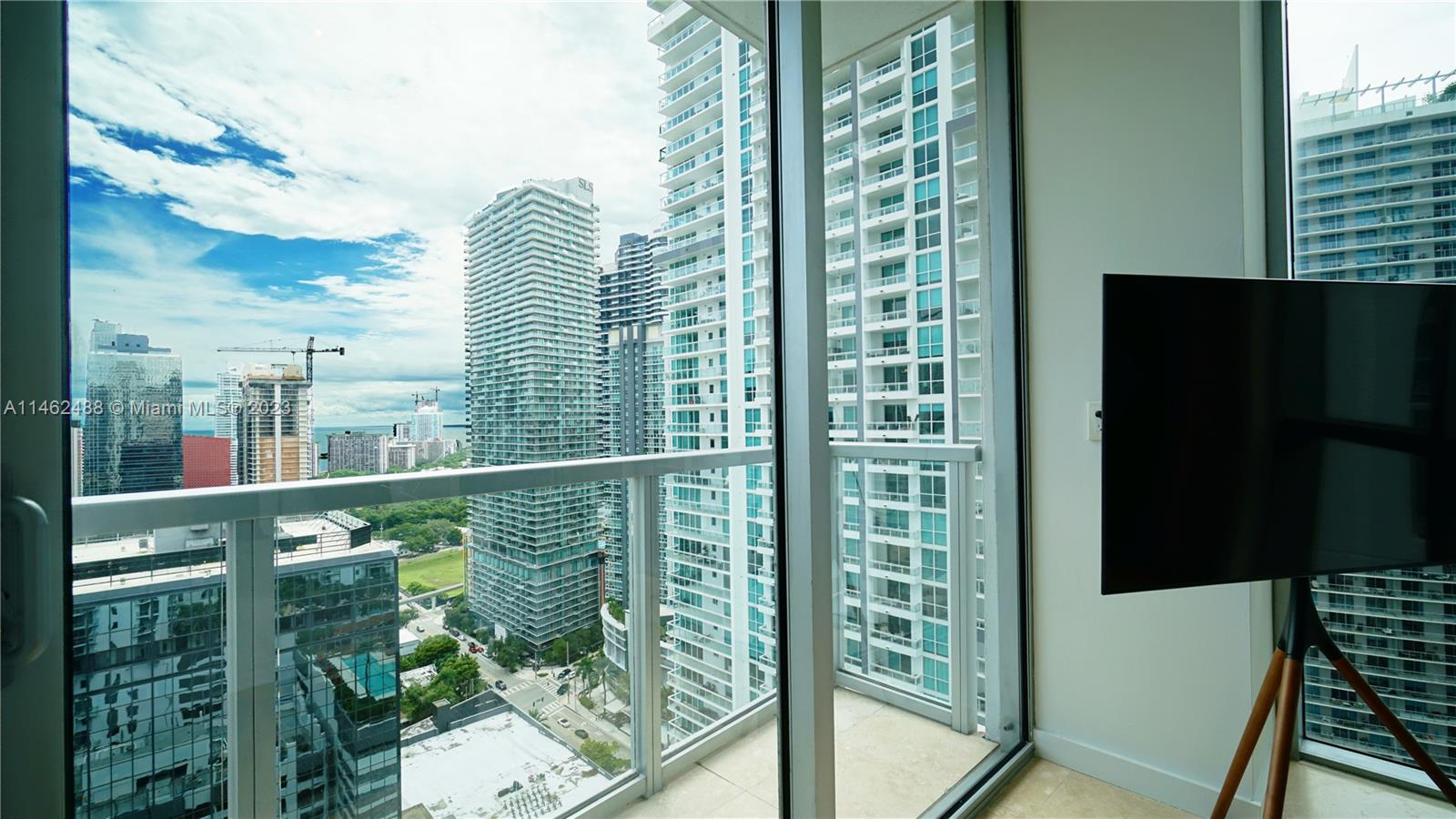 1060 Brickell Ave # 2811