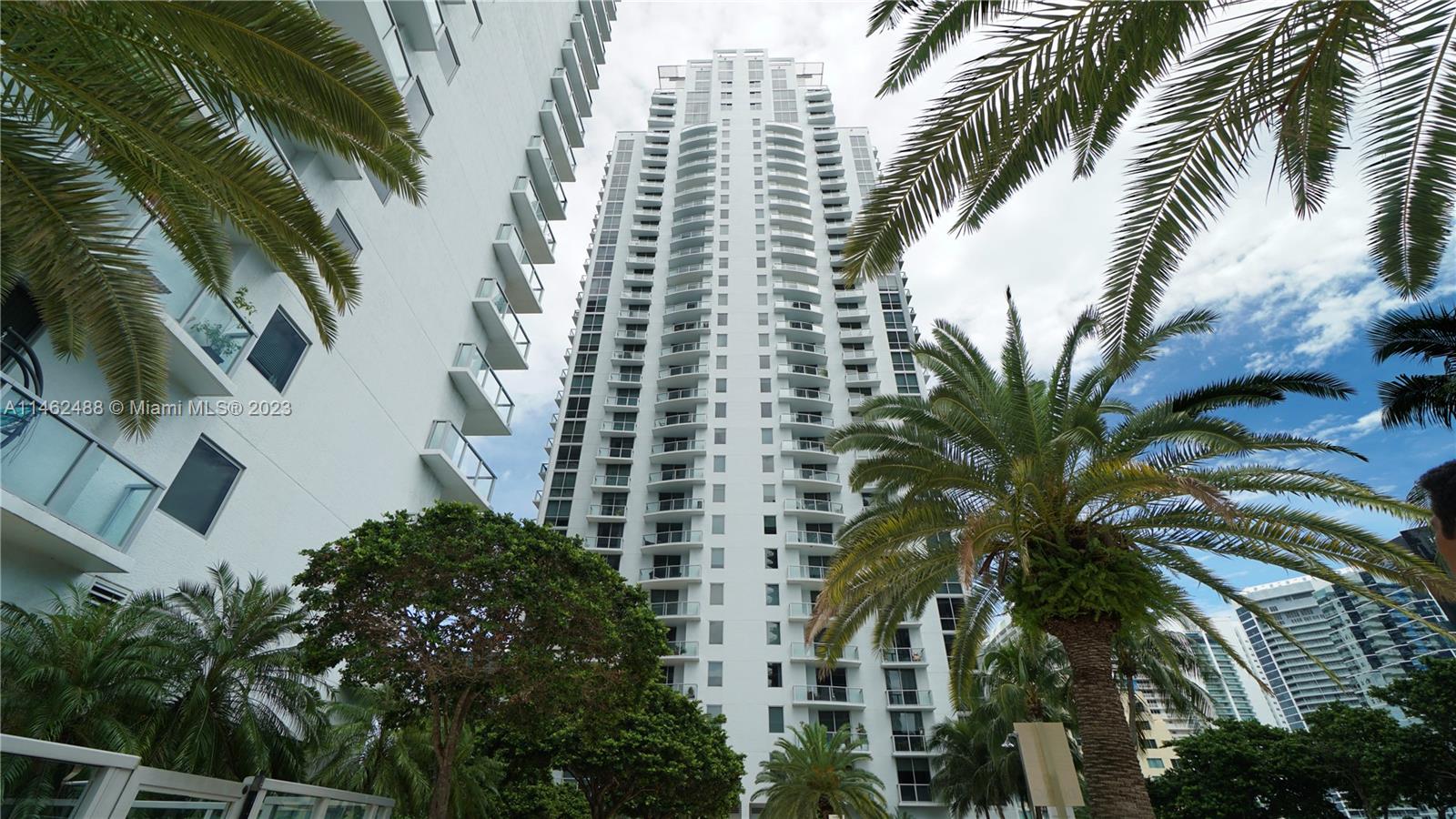 1060 Brickell Ave # 2811