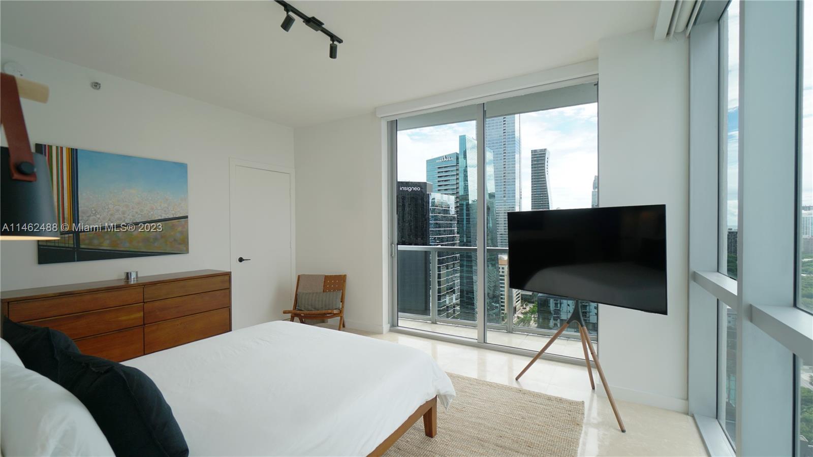 1060 Brickell Ave # 2811