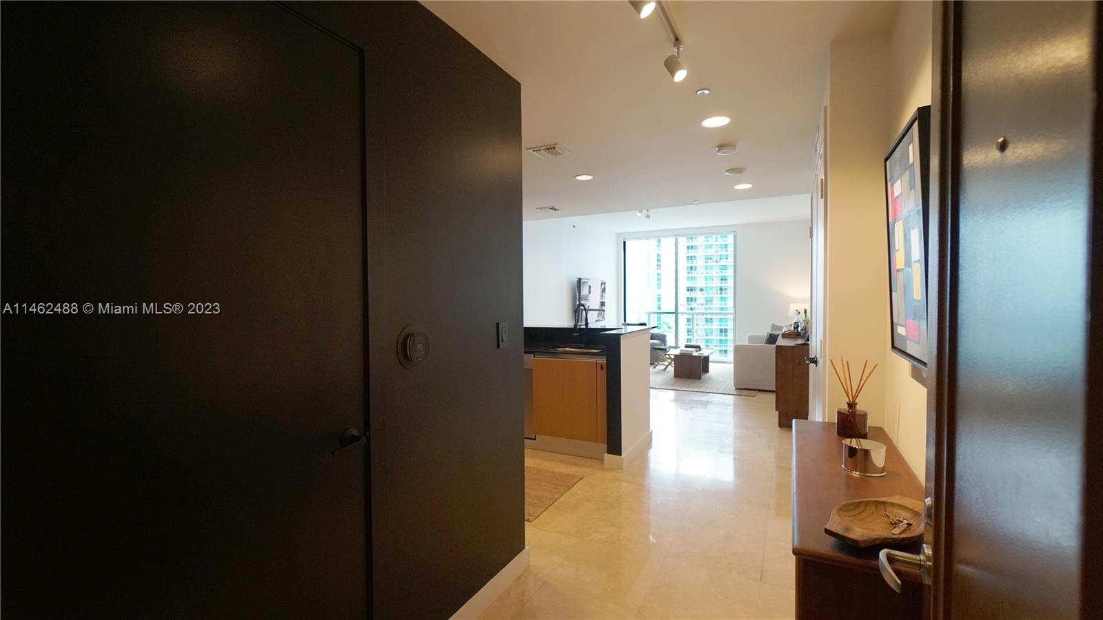 1060 Brickell Ave # 2811