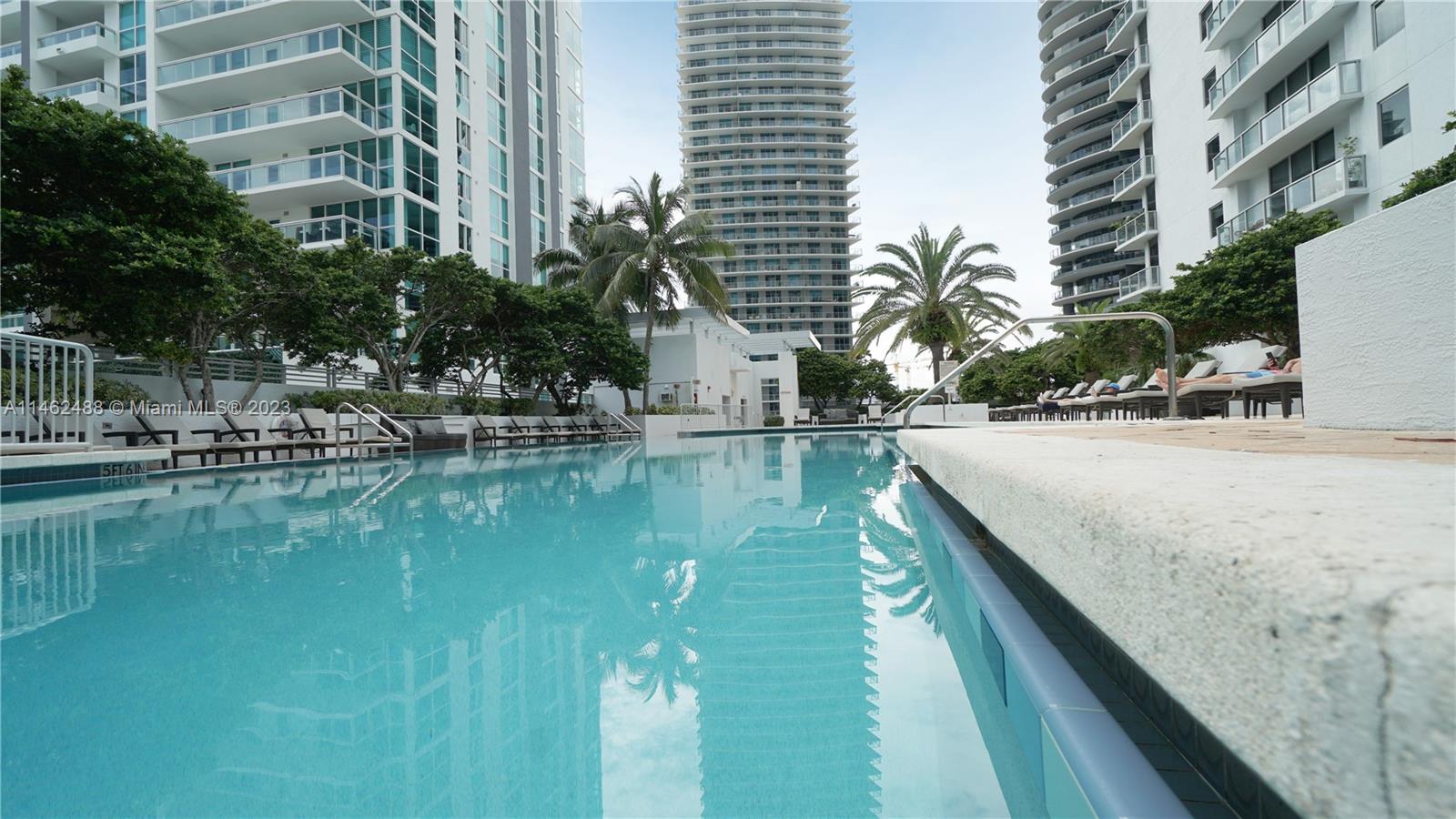 1060 Brickell Ave # 2811