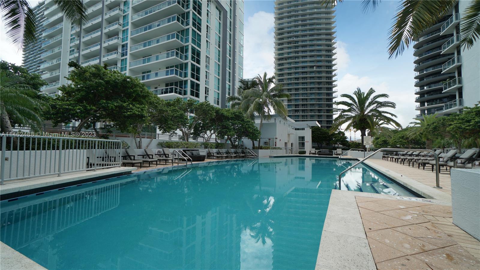 1060 Brickell Ave # 2811
