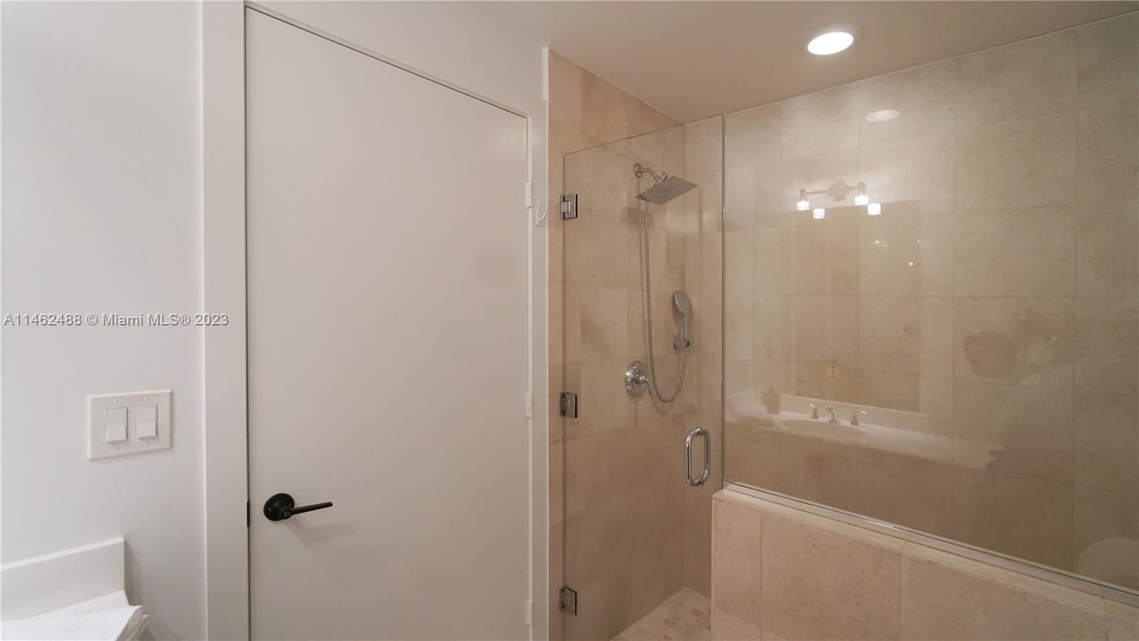 1060 Brickell Ave # 2811