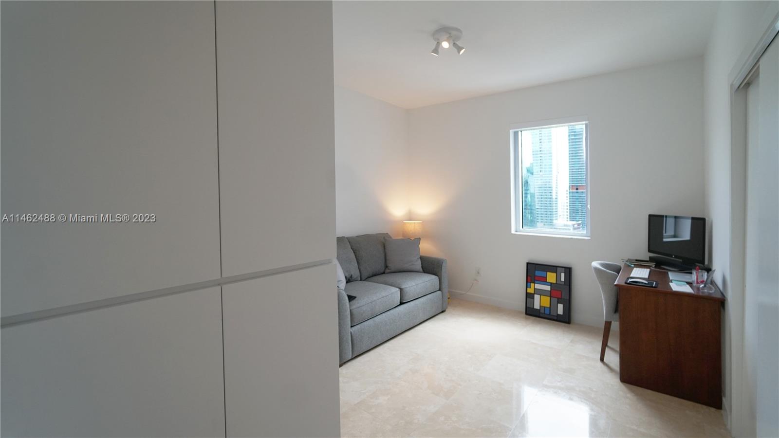 1060 Brickell Ave # 2811