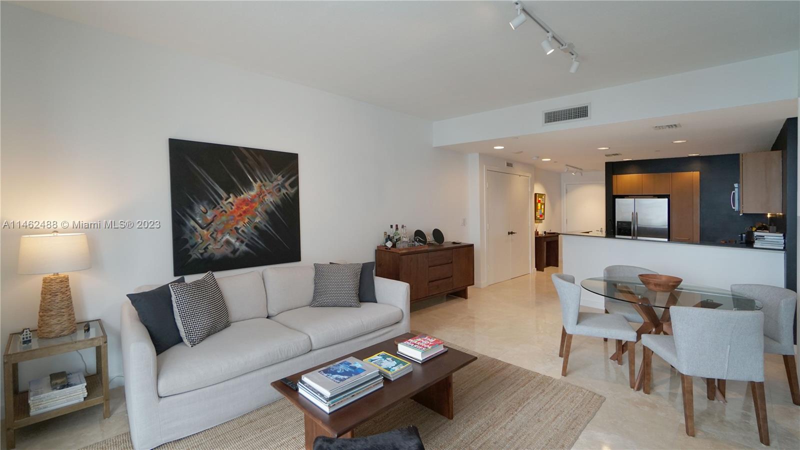 1060 Brickell Ave # 2811