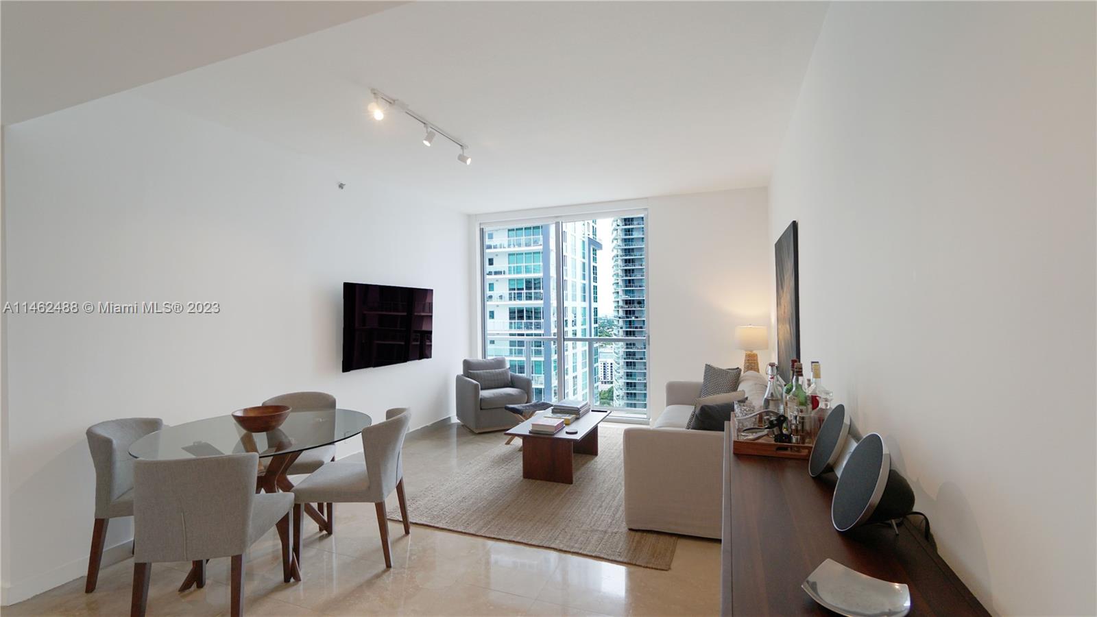 1060 Brickell Ave # 2811