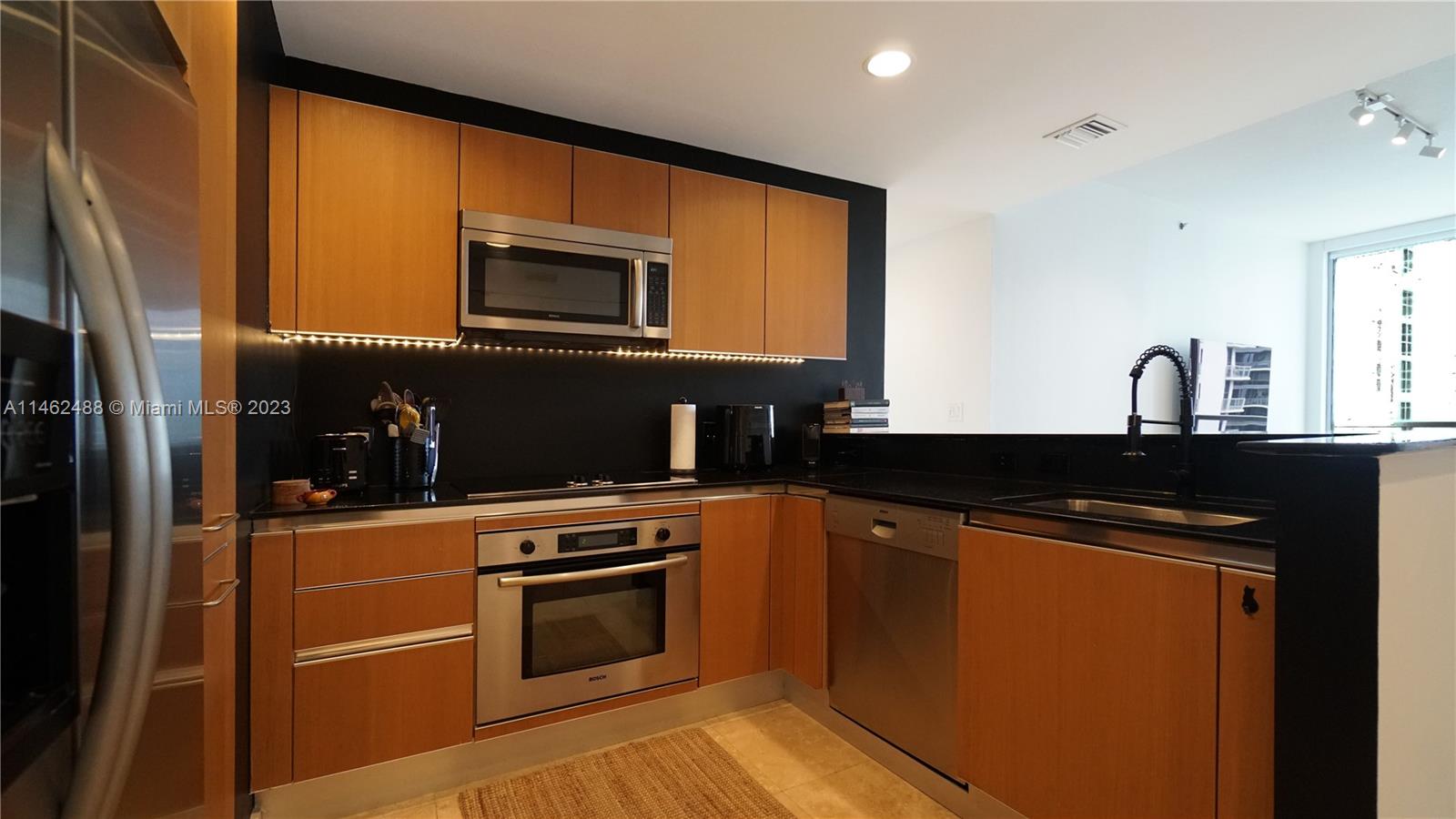 1060 Brickell Ave # 2811