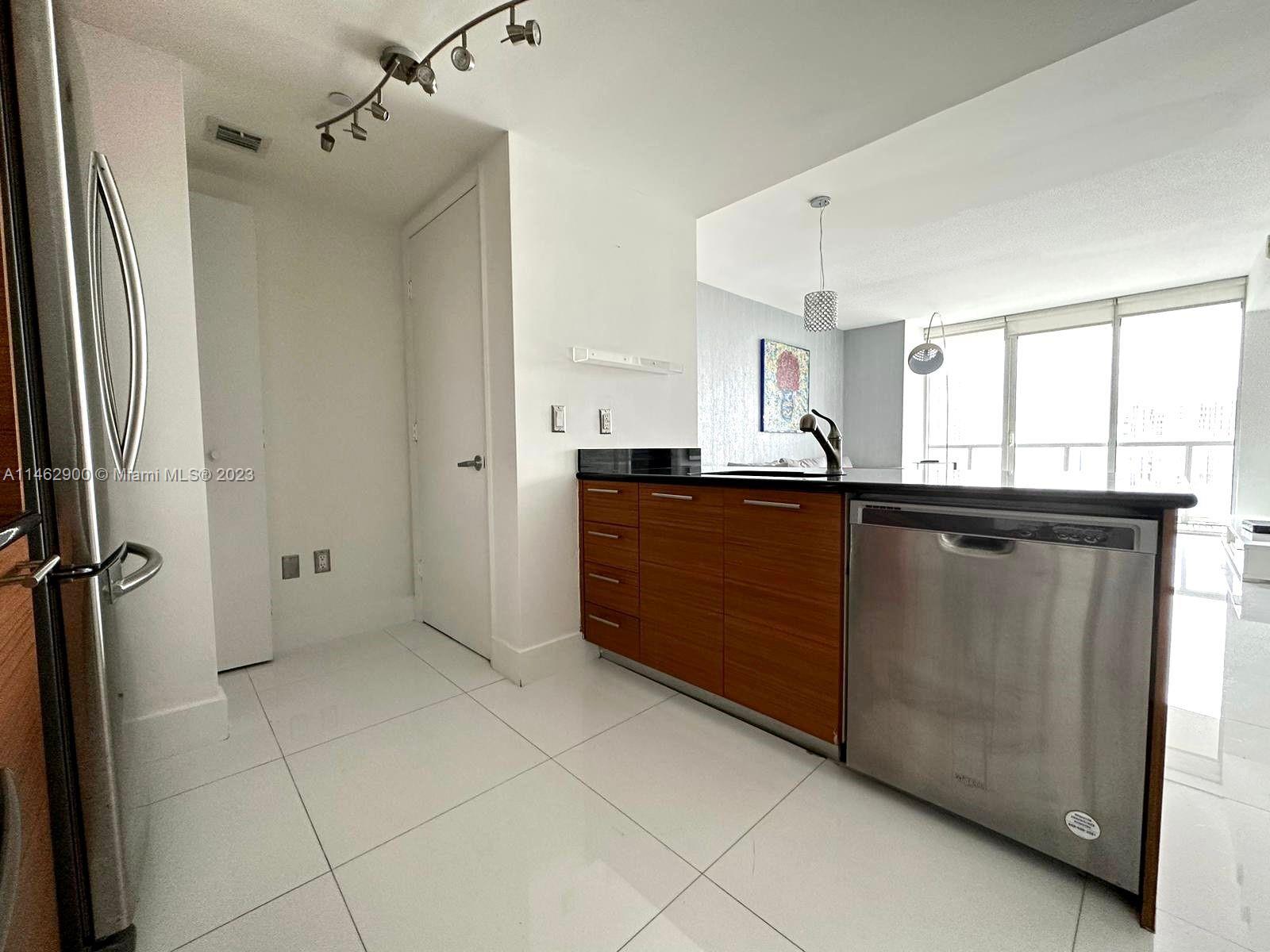 50 Biscayne Blvd # 3107
