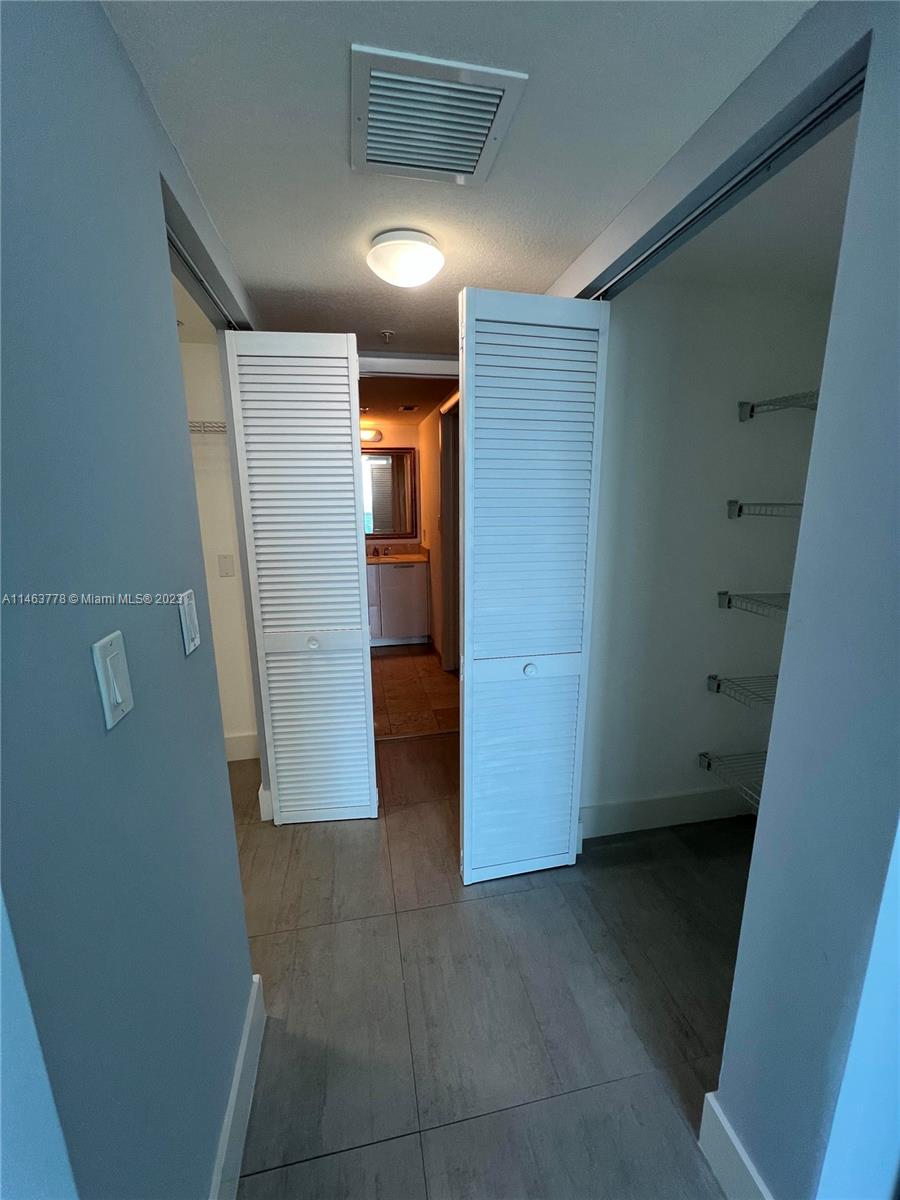 1800 N Bayshore Dr # 3502