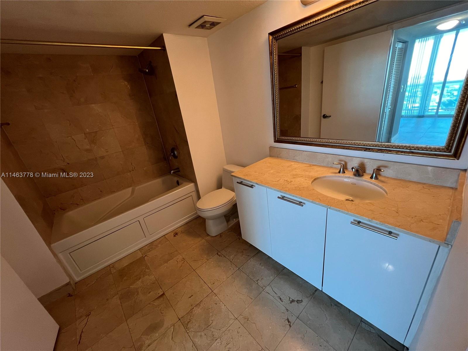 1800 N Bayshore Dr # 3502