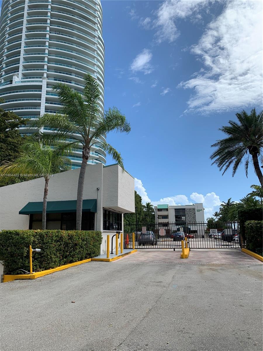 2201 Brickell Ave # 4