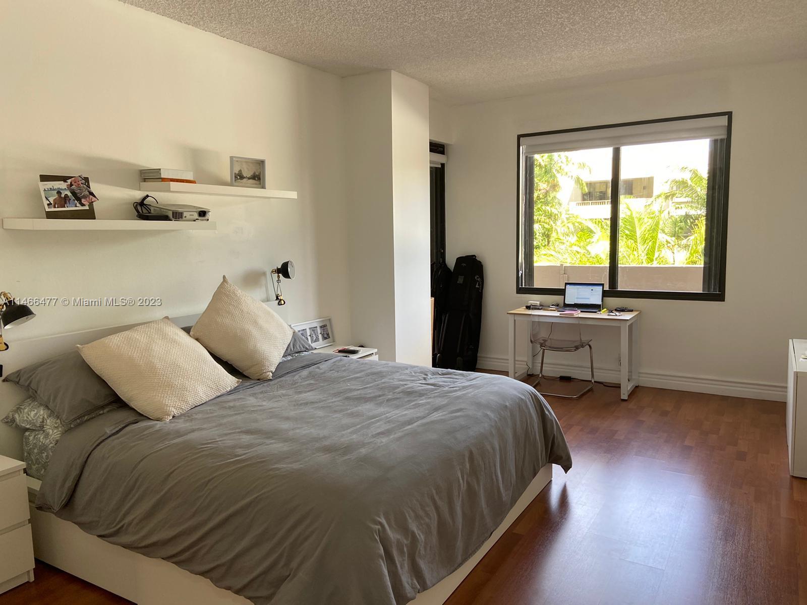 151 Crandon Blvd # 328