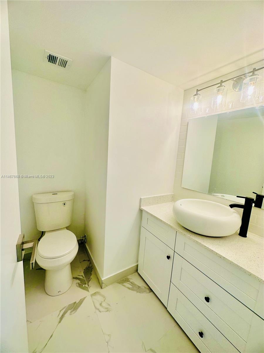 2935 NE 163rd St # 3I