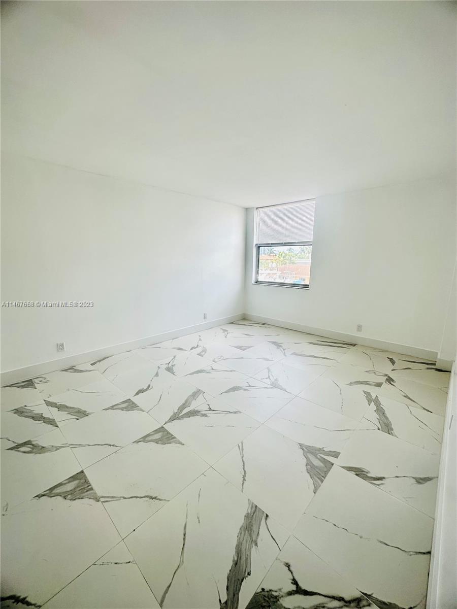 2935 NE 163rd St # 3I