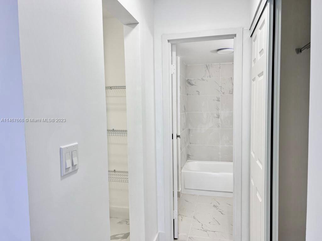 2935 NE 163rd St # 3I