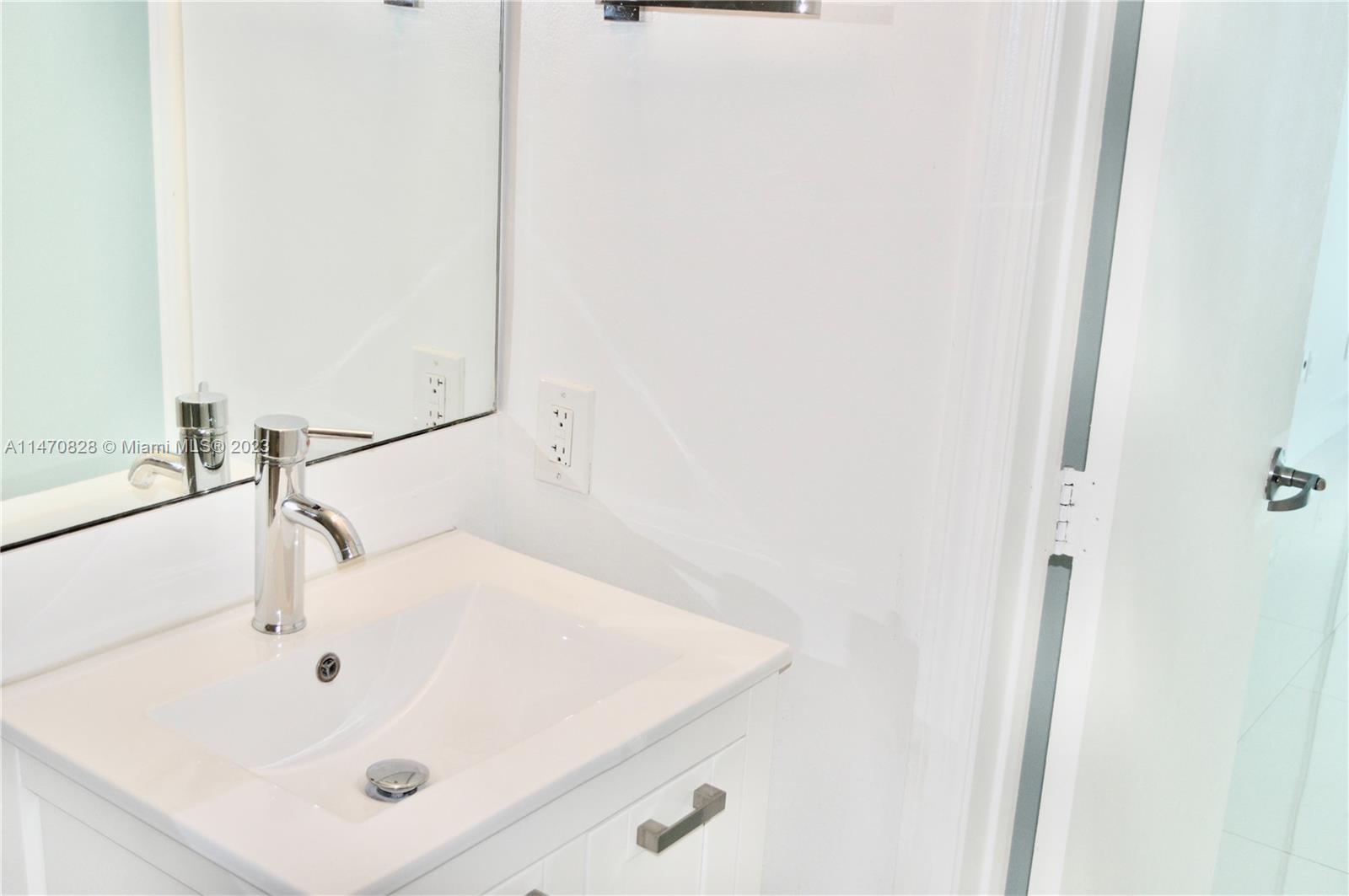 60 SW 13th St # 3820