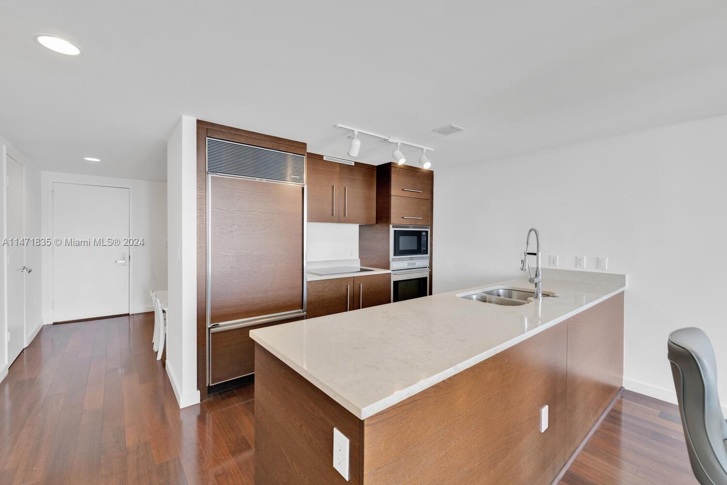 475 Brickell Ave # 2107