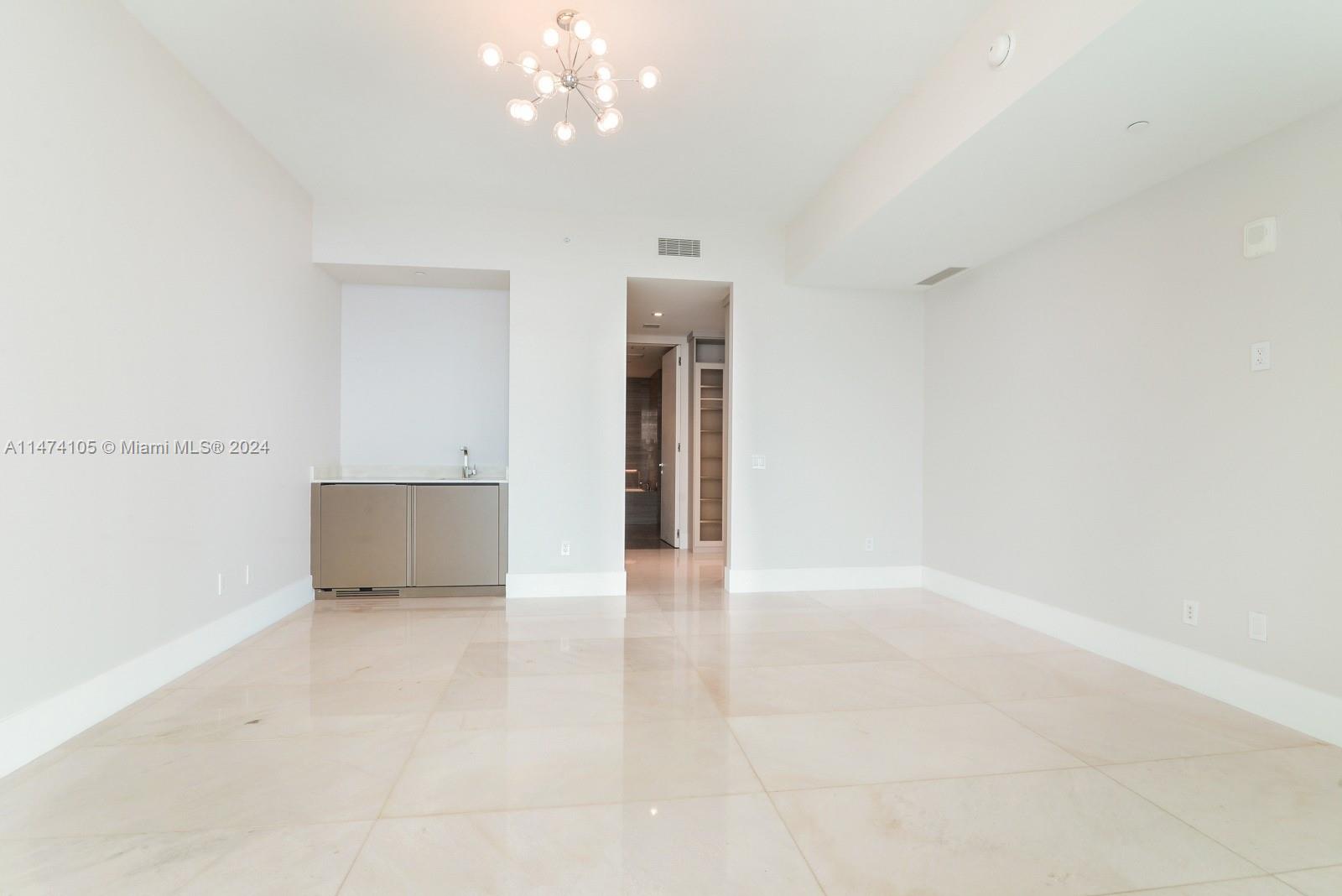 18975 Collins Ave # 3803