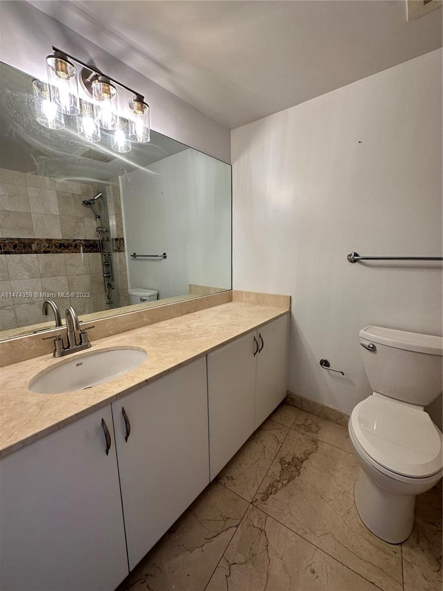 1750 N Bayshore Dr # 3008