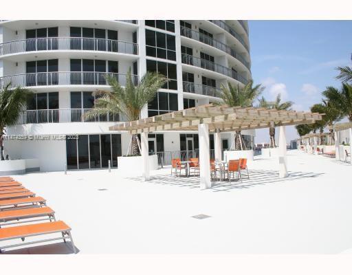 1750 N Bayshore Dr # 3008