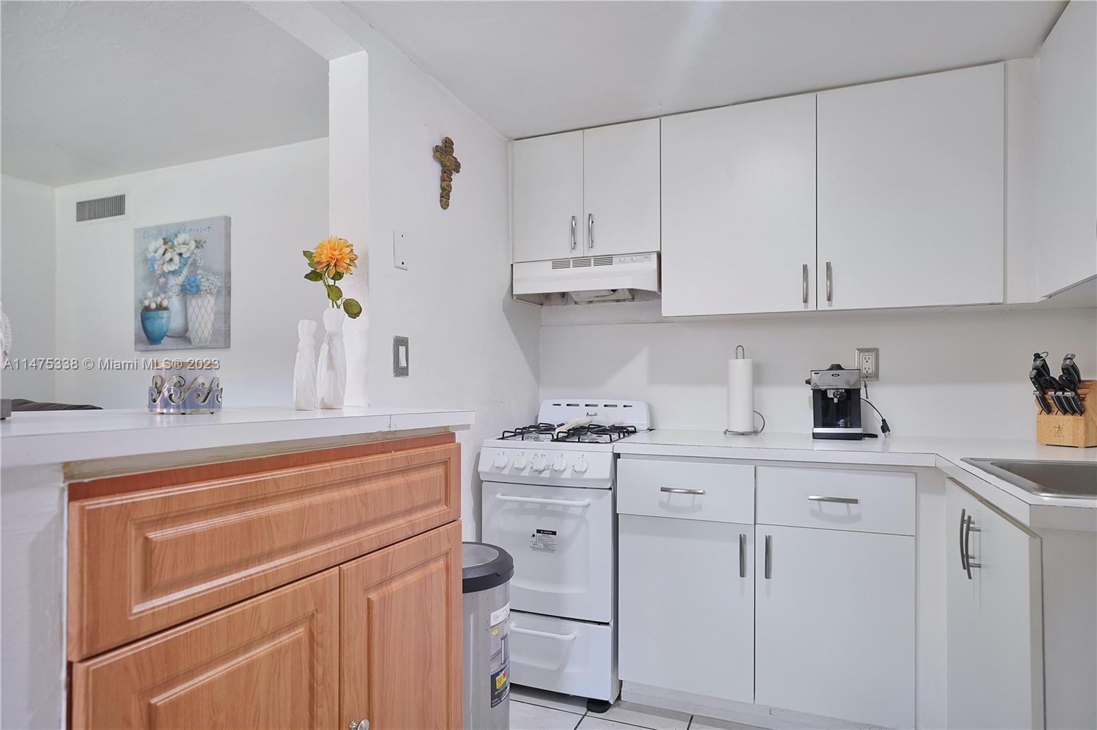 1330 W 54th St # 222C